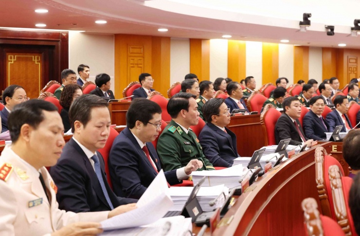 Các Ủy viên Trung ương Đảng khóa XIV dự hội nghị.