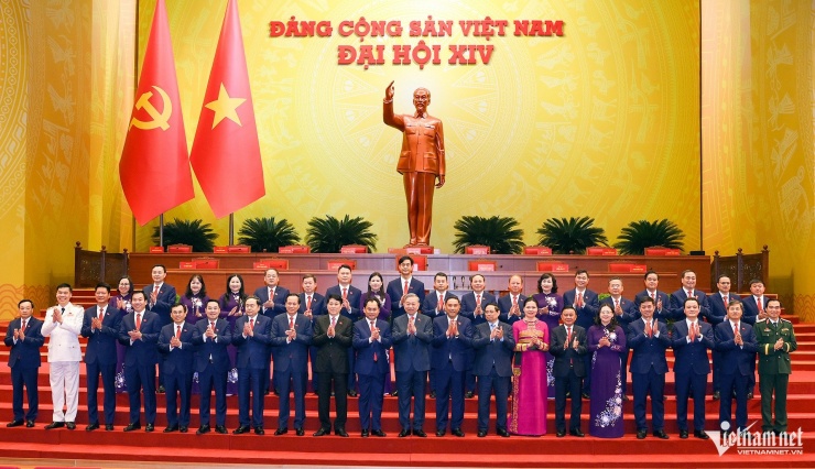 Các đại biểu đoàn Lào Cai chụp ảnh cùng lãnh đạo Đảng, Nhà nước