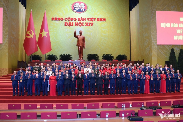 Các đại biểu đoàn TPHCM chụp ảnh cùng Lãnh đạo Đảng, Nhà nước