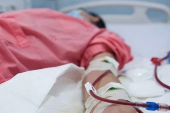 Nữ sinh 18 tuổi suy thận giai đoạn cuối bật khóc thừa nhận một sai lầm nhiều người Việt mắc phải
