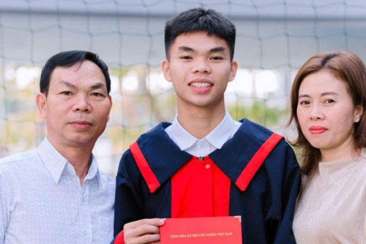 Tiền đạo Lê Phát mê 2 món đặc sản 'công thức mẹ nấu' mỗi lần về nhà