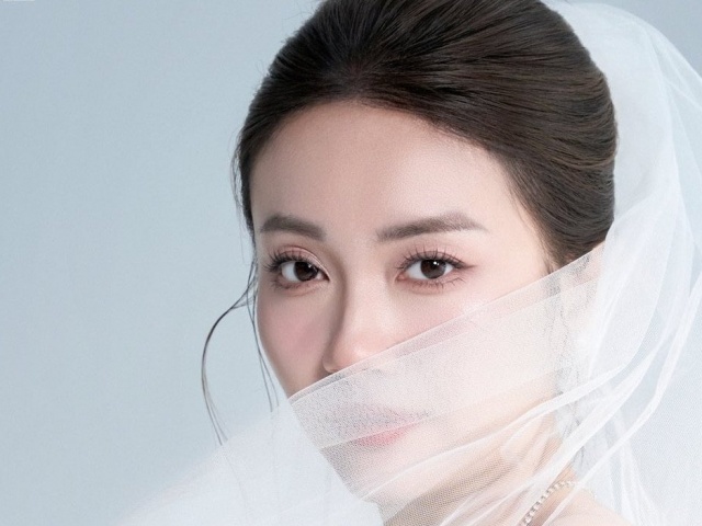 Nữ diễn viên phim giờ vàng VTV cùng lúc cưới trên phim lẫn ngoài đời