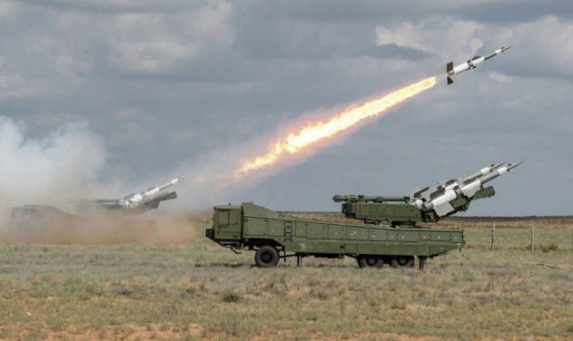 Hệ thống phòng không S-400 khai hoả. Ảnh minh hoạ: Defense Mirror