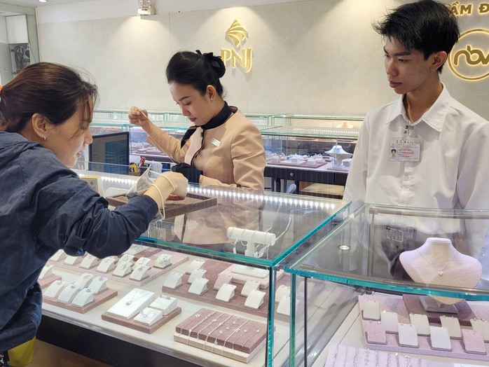 Giá vàng hôm nay lập kỷ lục mới