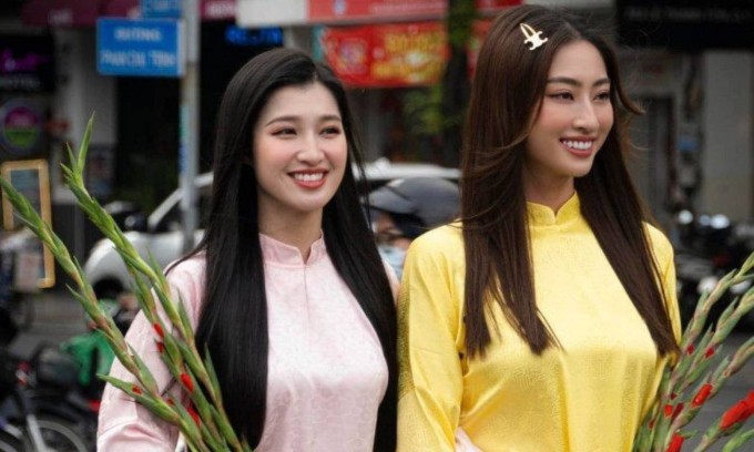 Phương Nhi và Lương Thùy Linh trong một bộ ảnh Tết.