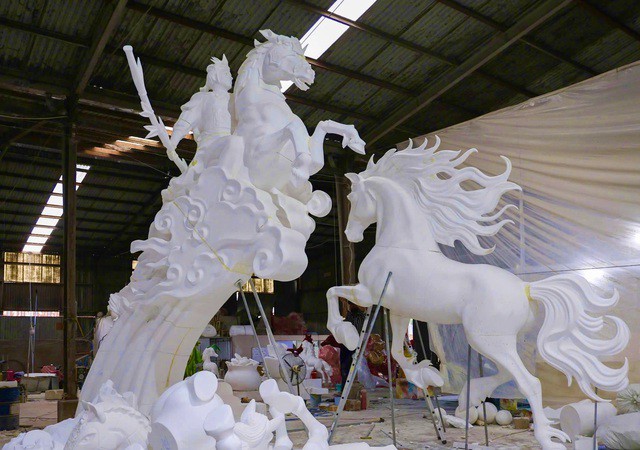 CLIP: Dùng robot chế tác linh vật ngựa độc đáo Tết Nguyên đán Bính Ngọ - 2