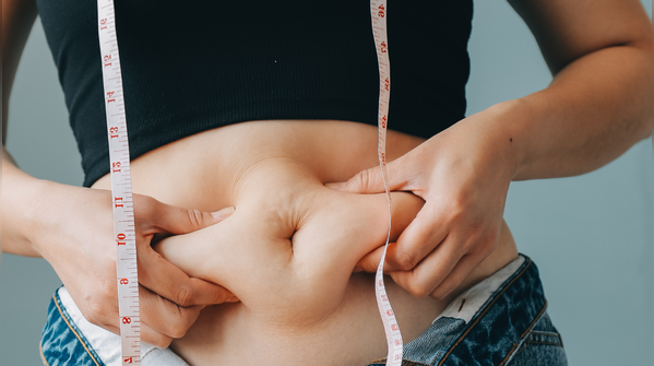 Về mặt sinh lý học, giảm mỡ xảy ra khi cơ thể tiêu hao nhiều năng lượng hơn mức nạp vào.