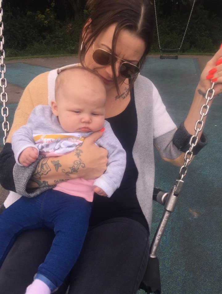 Stacy chụp ảnh cùng Harper-Lee.