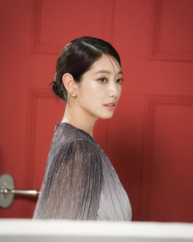 Shin Hye đóng MV của Lee Seung Hwan. Video: Youtube/Lee Seung Hwan