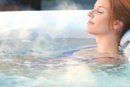 Vì sao da khô ngứa, châm chích sau khi tắm vào mùa đông?