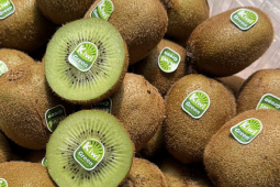 Kiwi Trung Quốc bán trong siêu thị với giá 'siêu rẻ'