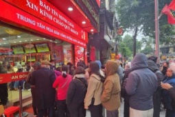 Giá vàng hôm nay mới nhất (23/1) vượt mức 173 triệu đồng/lượng: Người mua xếp hàng dài, nhà vàng lại dừng bán sớm