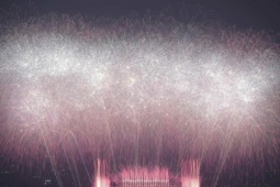 Chương trình nghệ thuật đặc biệt và pháo hoa chào mừng thành công Đại hội Đảng