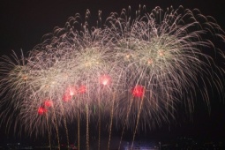 Mỹ Đình rực sáng trong màn pháo hoa lớn nhất lịch sử mừng Đại hội Đảng thành công