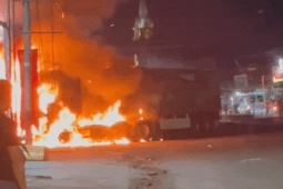 Xe container bốc cháy sau va chạm, bé trai 6 tuổi bỏng nặng