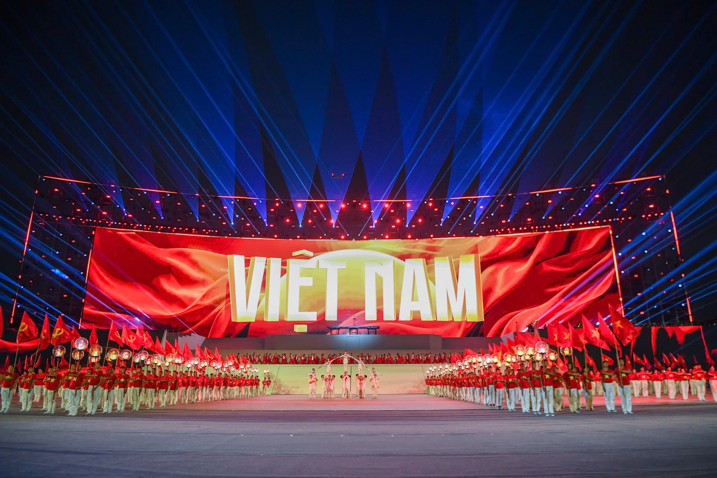 Một màn đồng diễn trong chương trình nghệ thuật chào mừng. Ảnh:&nbsp;BTC