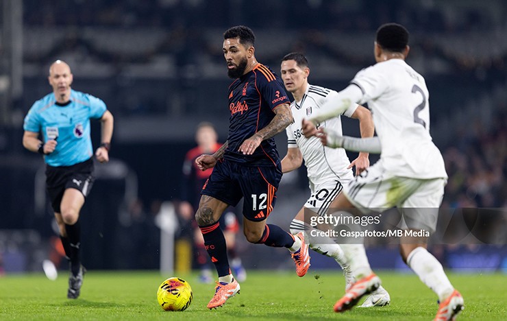 Douglas Luiz từng có quãng thời gian thành công tại Aston Villa và đang nằm trong tầm ngắm của MU