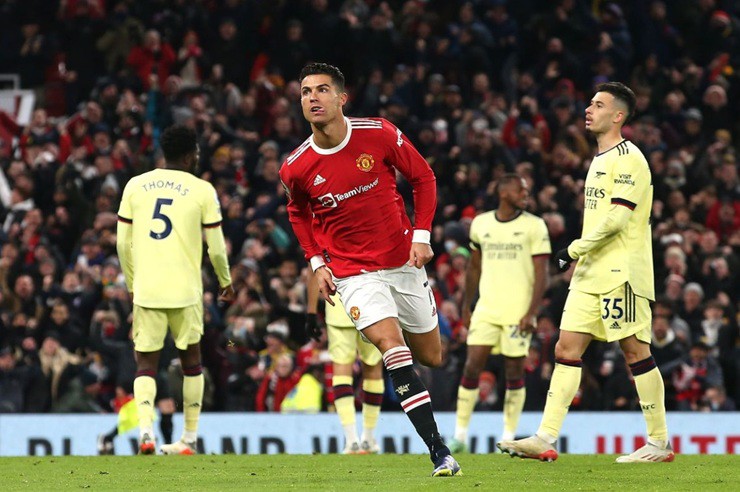Cristiano Ronaldo từng lập cú đúp giúp MU của Carrick đánh bại Arsenal vào tháng 12/2021