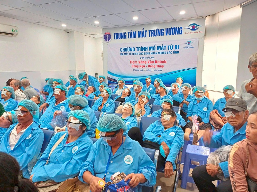 Một trong những chương trình nổi bật mà Vân Khánh Silver Gems tham gia tài trợ là "Ánh Sáng Từ Bi" tại Trung tâm Mắt Trưng Vương, TP.HCM