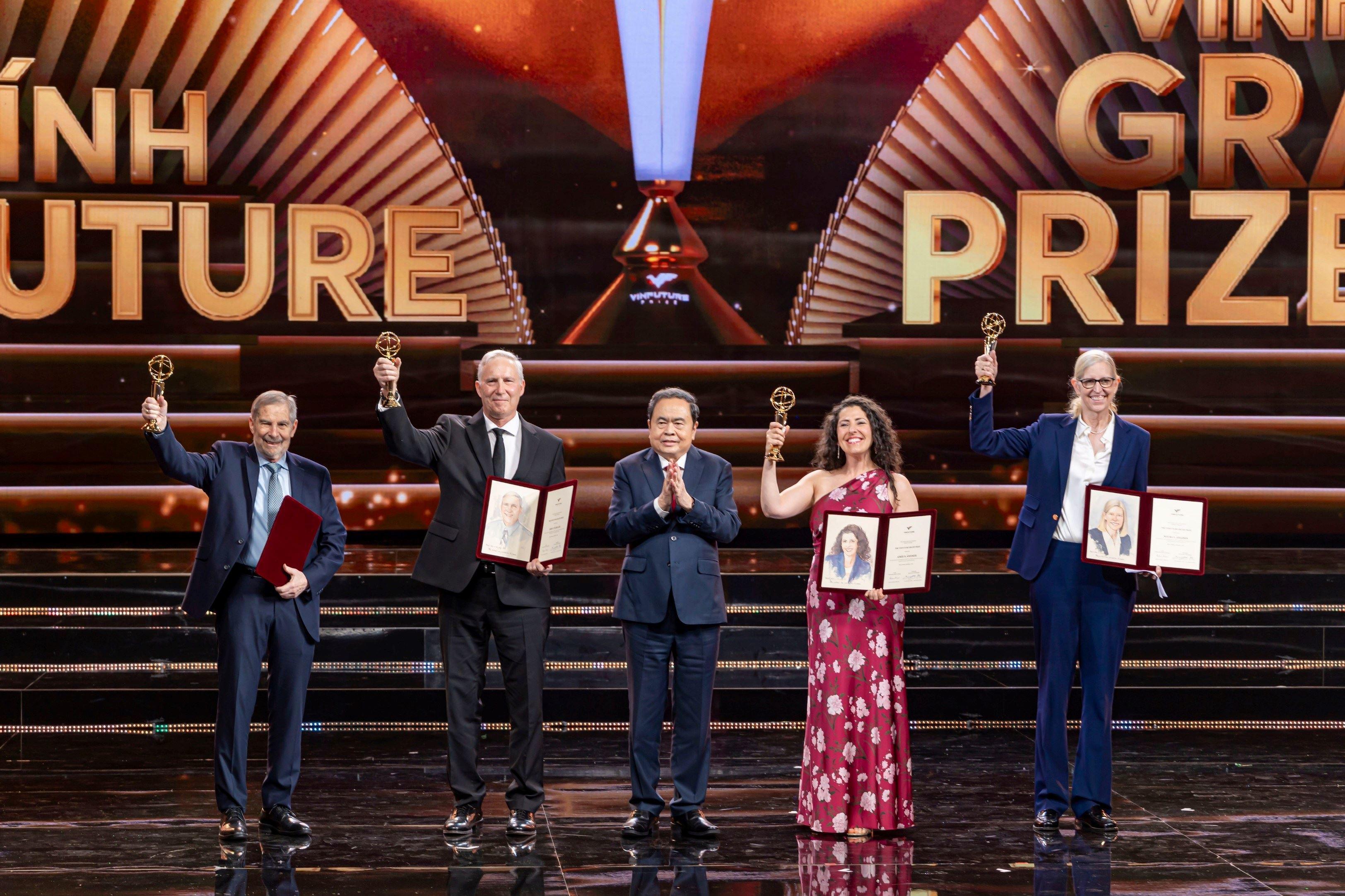 Nhiều công trình được VinFuture vinh danh đã tiếp tục được xướng tên tại các giải thưởng khoa học danh giá hàng đầu thế giới, trong đó có Giải Nobel.
