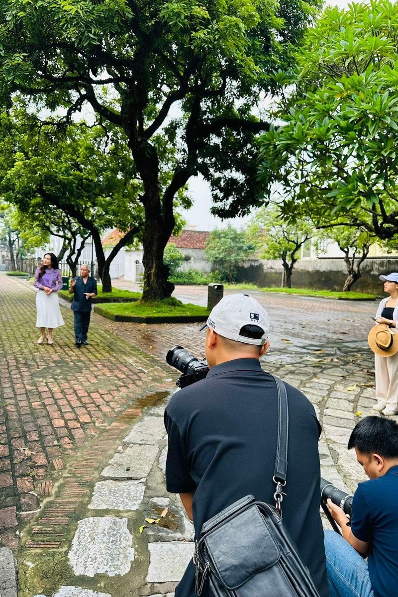 Gia đình, bạn bè và đồng nghiệp thấu hiểu, động viên Huyền Trần trước những áp lực.