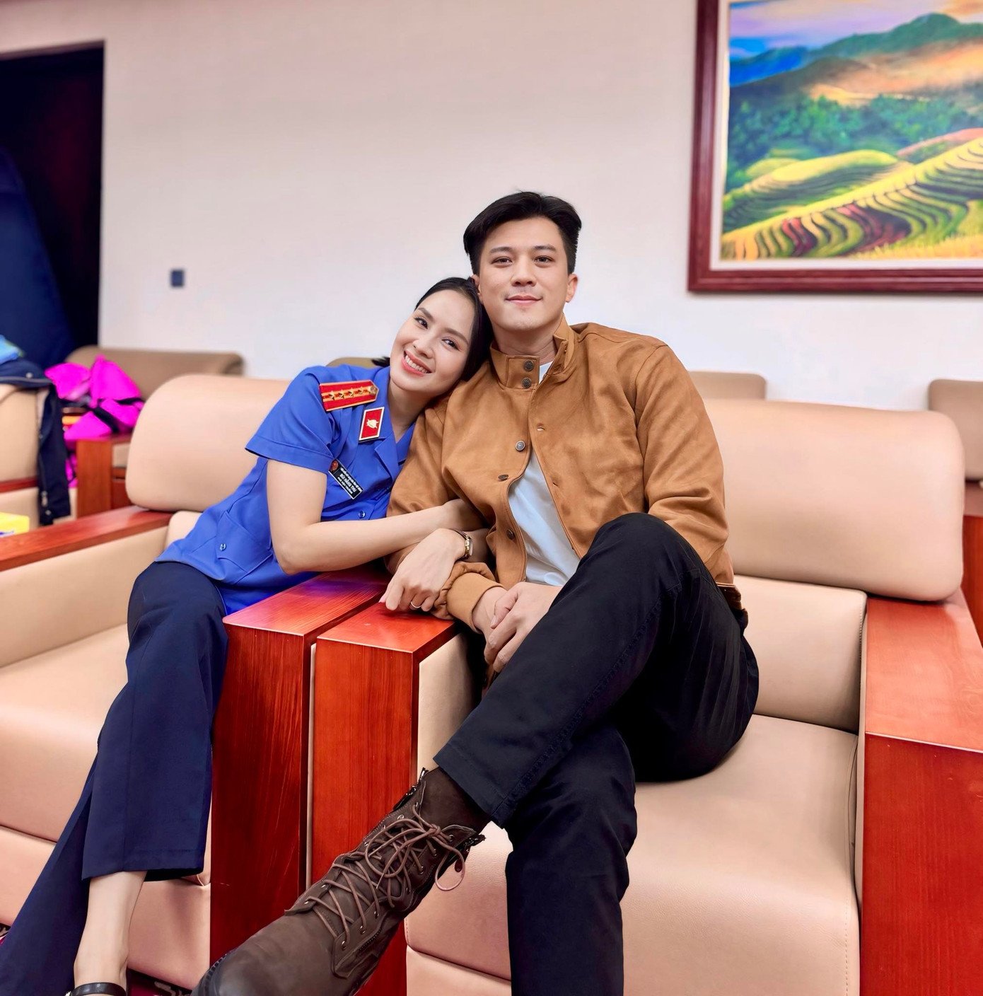 Hà Việt Dũng bên hai bạn diễn ở Cách Em 1 Milimet, Lằn Ranh.