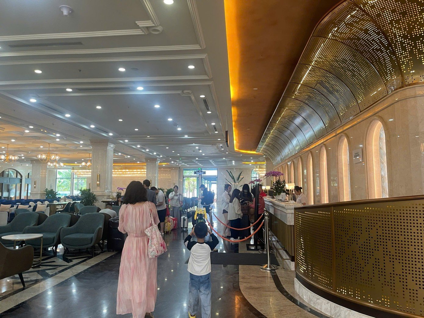 An ninh thắt chặt tại nơi diễn ra đám cưới của Á hậu Phương Nhi.