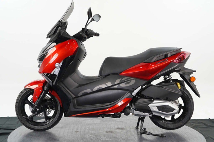 Xe tay ga mới trang bị xịn, giá bán rẻ gây áp lực cho "vua tay ga" Honda - 2