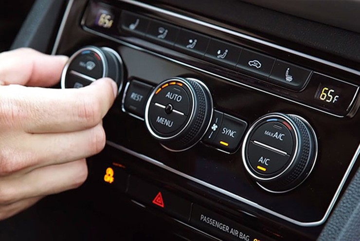 Giữ nhiệt độ điều hòa ô tô bao nhiêu để lái xe an toàn mùa đông?
