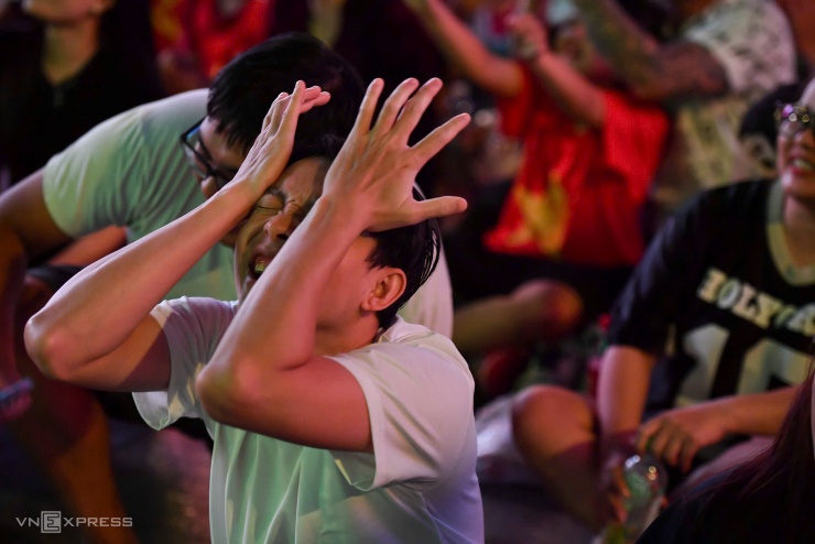 Người hâm mộ vỡ oà U23 Việt Nam thắng Hàn Quốc ở loạt luân lưu - 14