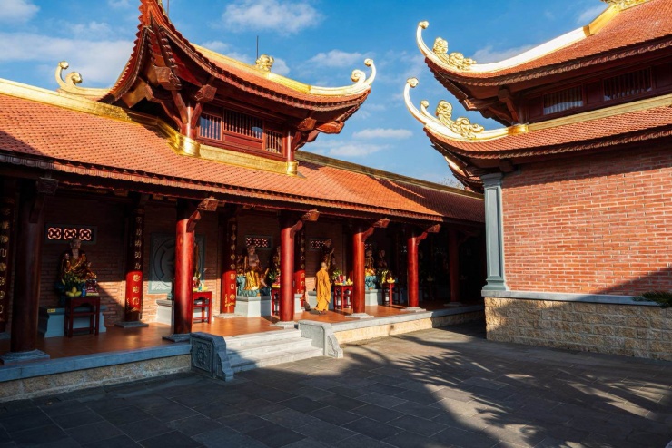 Cận cảnh ngôi chùa có bảo tháp dát vàng - Nơi doanh nhân Minh Hoàng và Á hậu Phương Nhi làm lễ Hằng thuận - 11