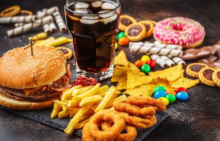 Hạn chế đồ uống, bánh kẹo nhiều đường.