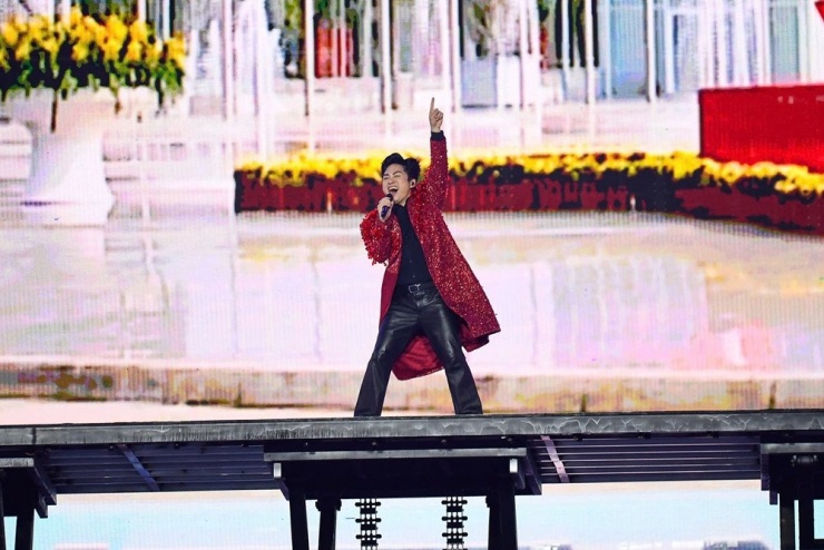 Ca sĩ Tùng Dương.