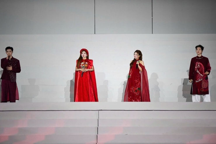 Các ca sĩ Erik, Trang Pháp, Dương Hoàng Yến và Đức Phúc.