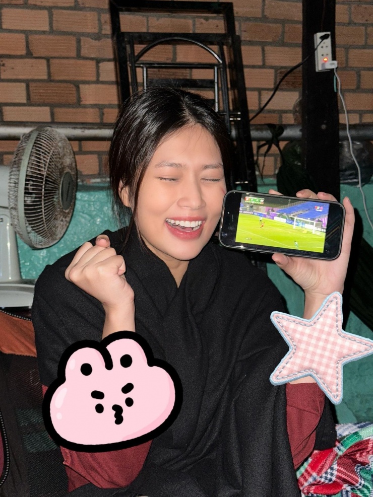 Khoảnh khắc ăn mừng của Hoa hậu Đoàn Thiên Ân.