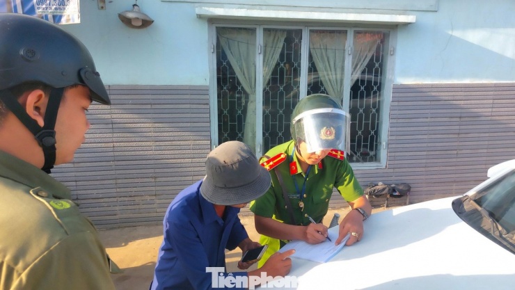 Đại diện Đội CSGT Tây Bắc cho biết đơn vị phối hợp các lực lượng liên quan cùng tham gia bảo đảm trật tự an toàn giao thông, trật tự đô thị; xử lý dứt điểm các trường hợp lấn chiếm lòng đường, vỉa hè gây mất an toàn giao thông, ùn tắc và ảnh hưởng mỹ quan đô thị.