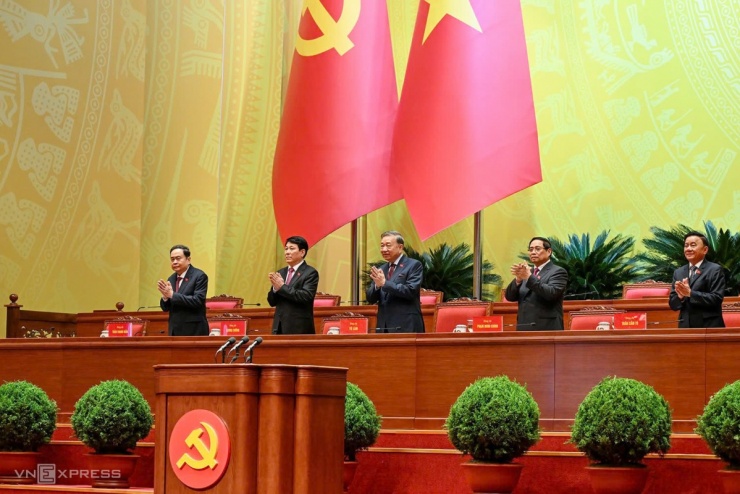 Lãnh đạo chủ chốt Đảng và Nhà nước tại Đại hội XIV, gồm: Tổng Bí thư Tô Lâm, Chủ tịch nước Lương Cường, Thủ tướng Phạm Minh Chính, Chủ tịch Quốc hội Trần Thanh Mẫn và Thường trực Ban Bí thư Trần Cẩm Tú.