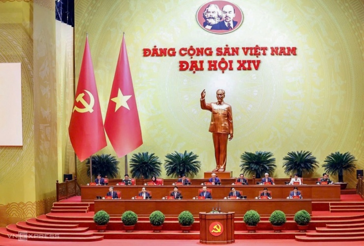 Đoàn Chủ tịch Đại hội Đảng XIV gồm 16 Ủy viên Bộ Chính trị khóa XIII. 10/16 người tái đắc cử Ủy viên Trung ương khóa XIV và được Trung ương bầu vào Bộ Chính trị khóa XIV.