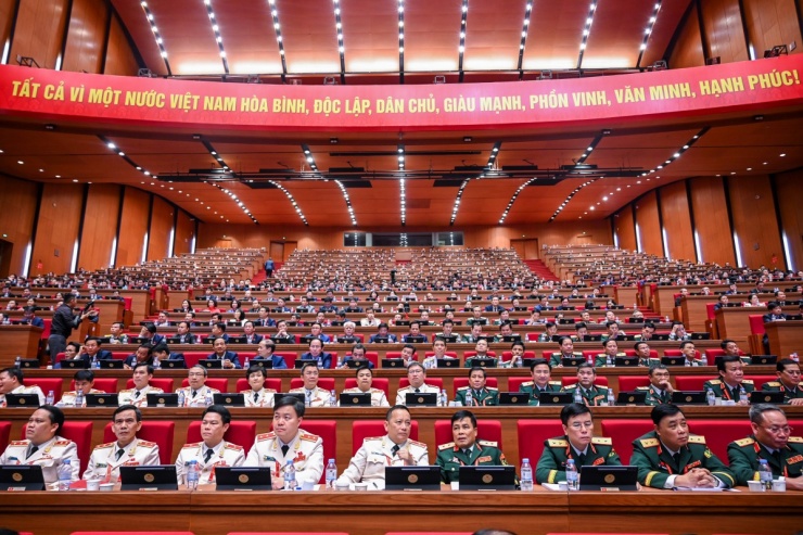 1.586 đại biểu dự đại hội tại Trung tâm Hội nghị quốc gia. Trong đó 163 đại biểu đương nhiên là các Ủy viên Trung ương Đảng khóa XIII; 353 đại biểu được bầu tại các đại hội đảng bộ trực thuộc Trung ương và 1.070 đại biểu được chỉ định.