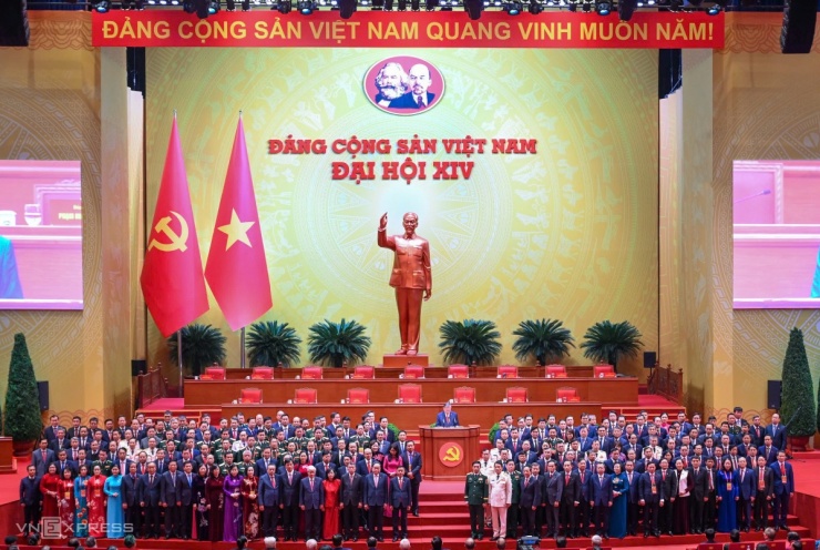 Ban Chấp hành Trung ương Đảng khóa XIV ra mắt Đại hội Đảng XIV, chiều 23/1. Trung ương khóa mới gồm 200 Ủy viên, trong đó có 180 Ủy viên chính thức và 20 Ủy viên dự khuyết.