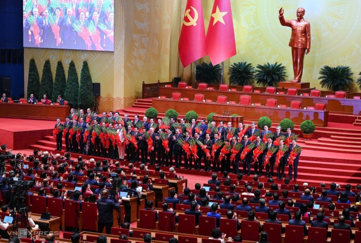 Tổng Bí thư Tô Lâm thay mặt lãnh đạo Đảng, Nhà nước tri ân những Ủy viên Trung ương khóa XIII không tái cử khóa XIV.