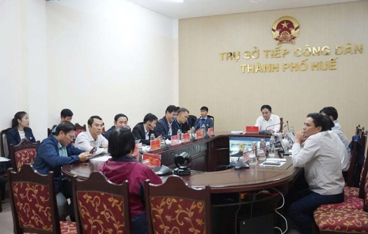 Chủ tịch UBND TP Huế Nguyễn Khắc Toàn trong buổi tiếp công dân. Ảnh: huengaynay.vn