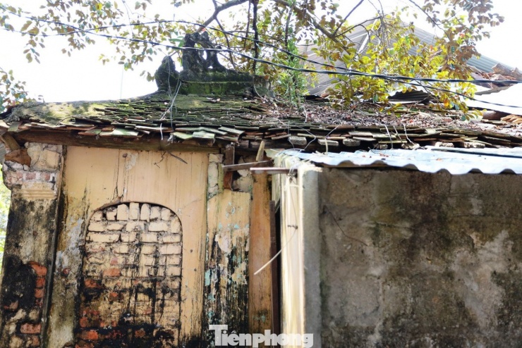 Một góc hiện trạng xuống cấp của di tích Khâm Thiên Giám trong Kinh thành Huế.