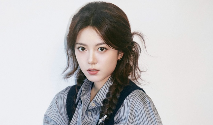 Triệu Kim Mạch đóng cảnh hôn như bị cưỡng bức.