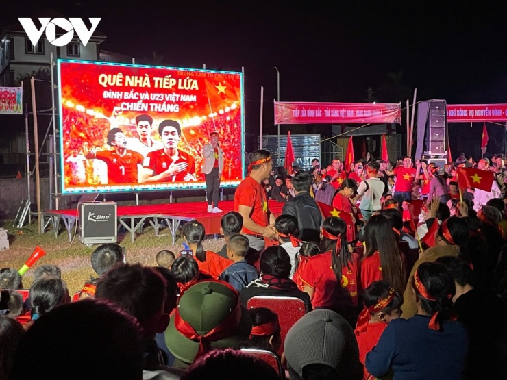 Sân vận động xóm Hưng Yên Bắc 2 (xã Yên Trung, Nghệ An). Ảnh: Bá Thăng.