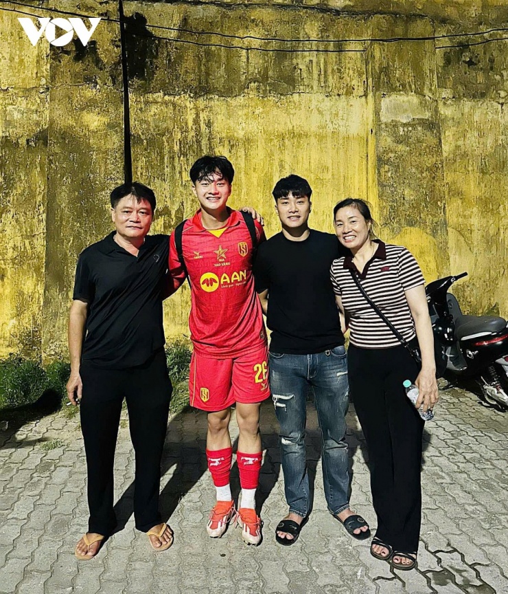 Già đình thủ môn Cao Văn Bình.