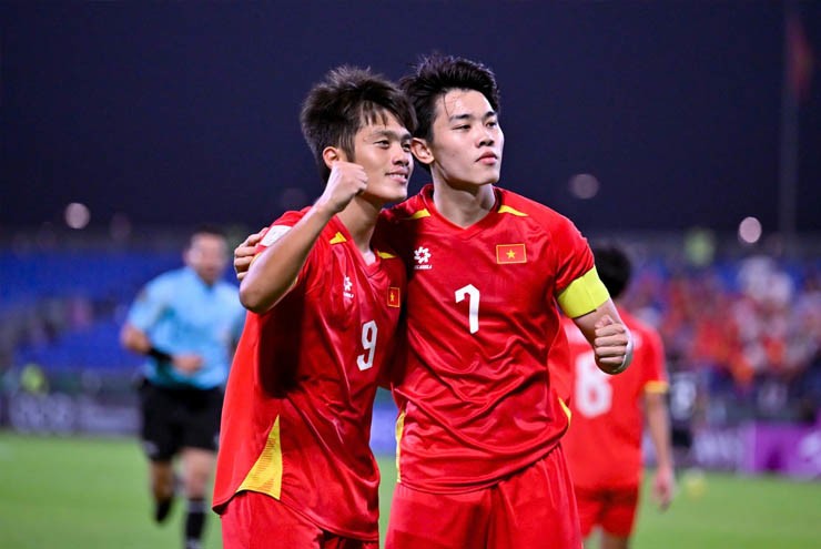 Báo Hàn sốc vì U23 Việt Nam thắng với chỉ 10 người, tâm phục khẩu phục HLV Kim Sang Sik