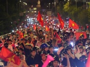 Người dân đổ ra đường khi U23 Việt Nam đánh bại Hàn Quốc