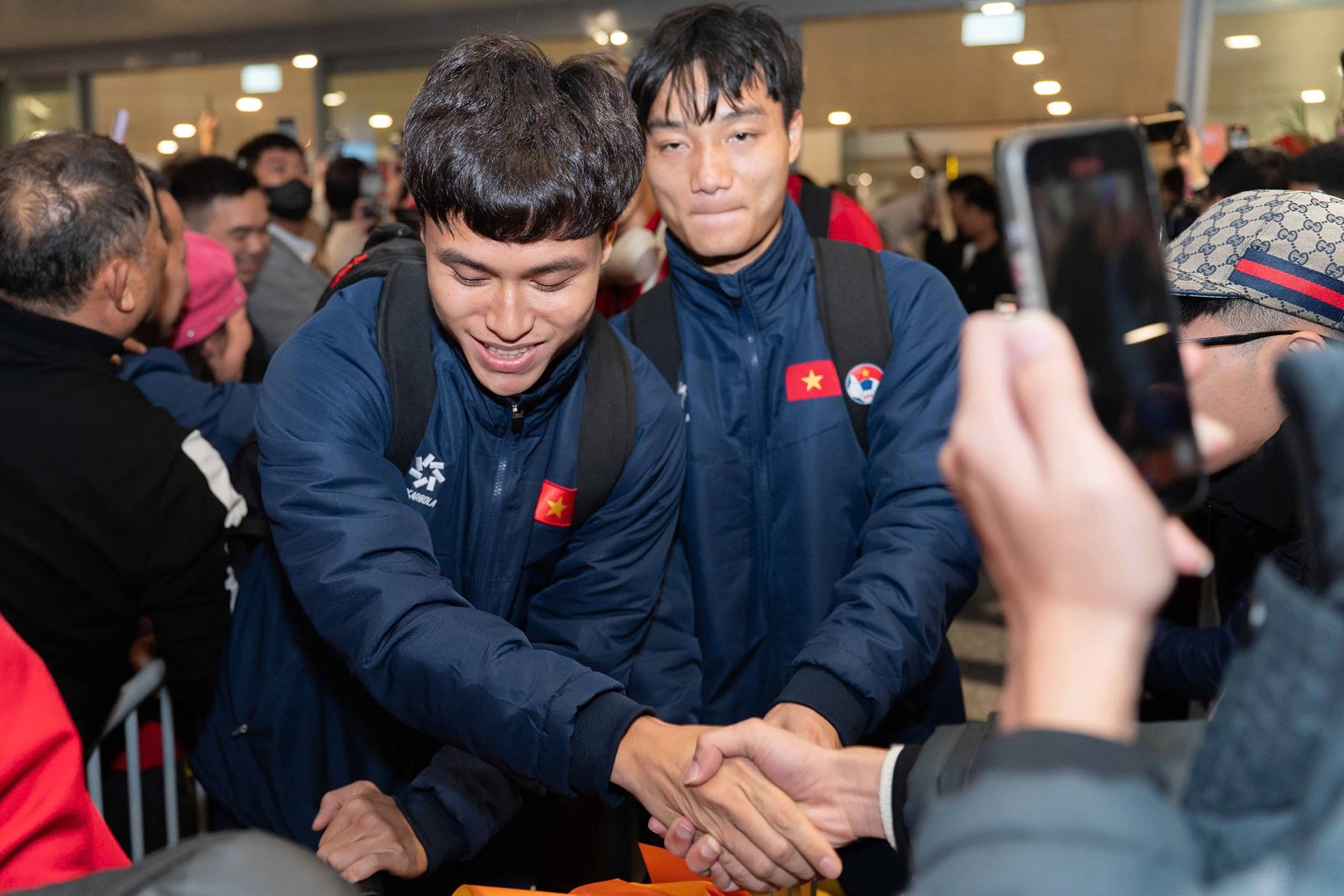 Các cầu thủ Minh Phúc, Xuân Bắc cũng nhận được tình cảm từ&nbsp;đông đảo cổ động viên.&nbsp;