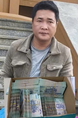 Đối tượng Trần Minh Vũ&nbsp;cùng tang vật.